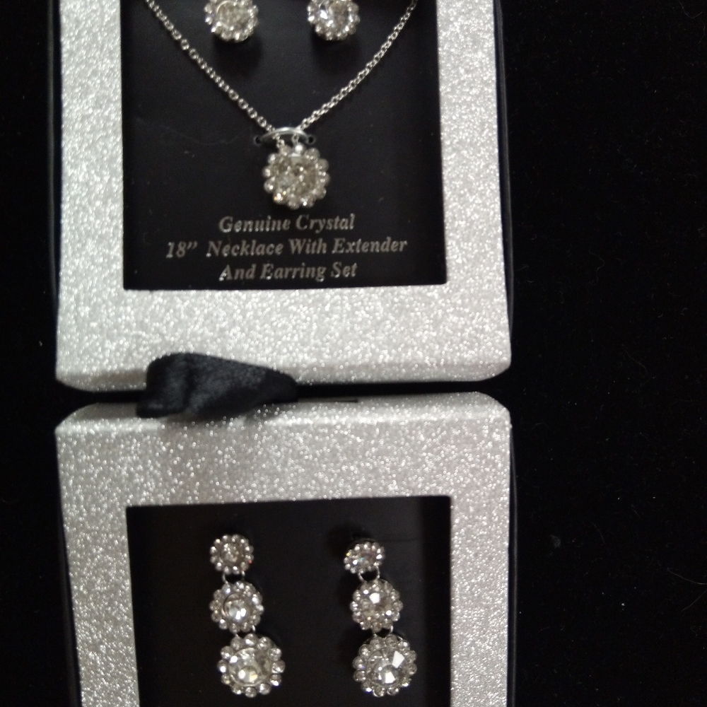 🆕 Sparkling Genuine Crystal necklace & 2 earrings